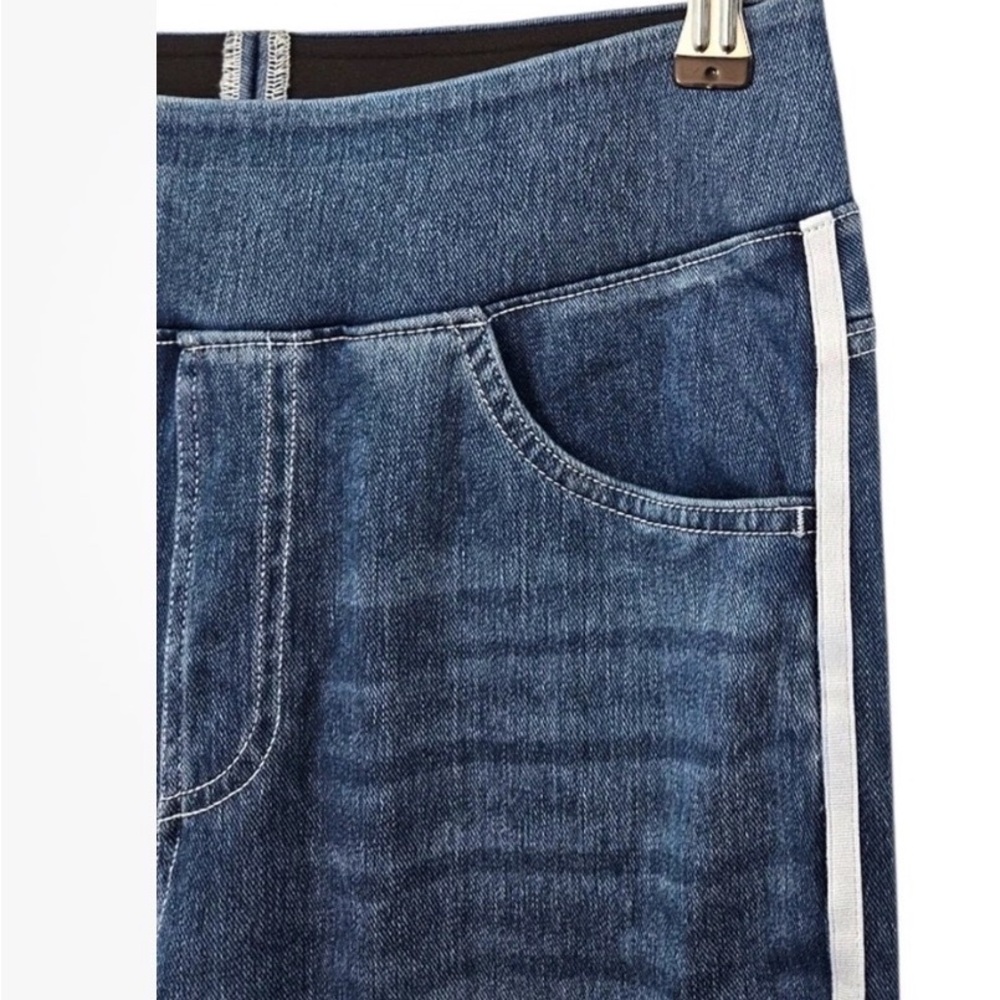 HALARA Blue Wide-Leg Jeans with White Accent - Picture 5 of 9